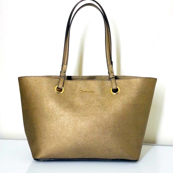 Calvin Klein Large shoulder bag purse. - Picture 3 of 8